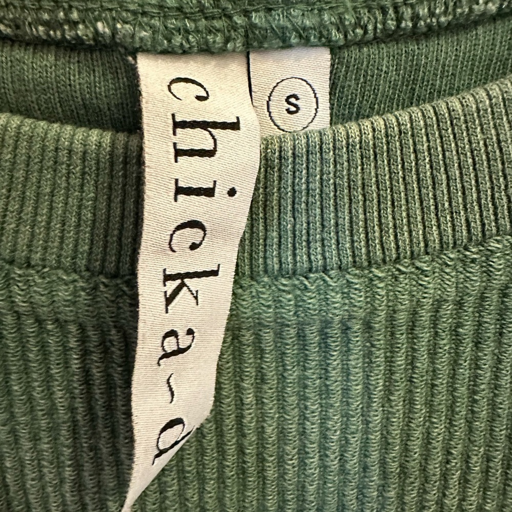 Green Oversized Hoodie with Long Sleeves and Boxy Fit - Picture 2 of 3